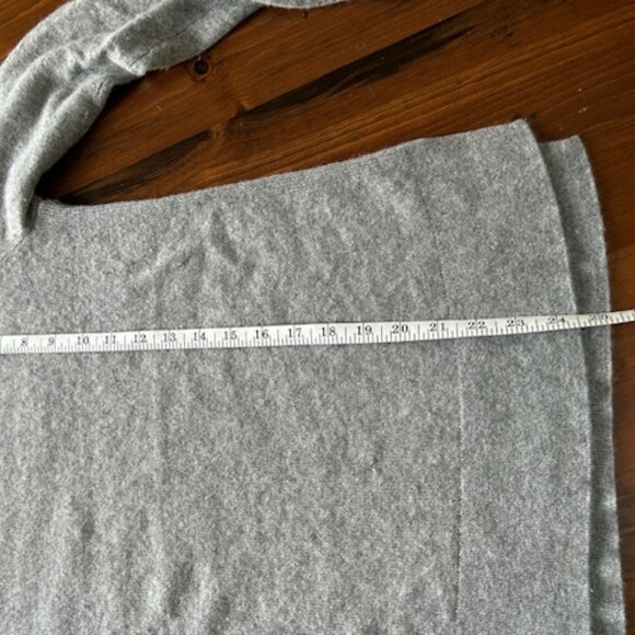 100% Cashmere Crew Neck Sweater Size Small - Picture 6 of 7